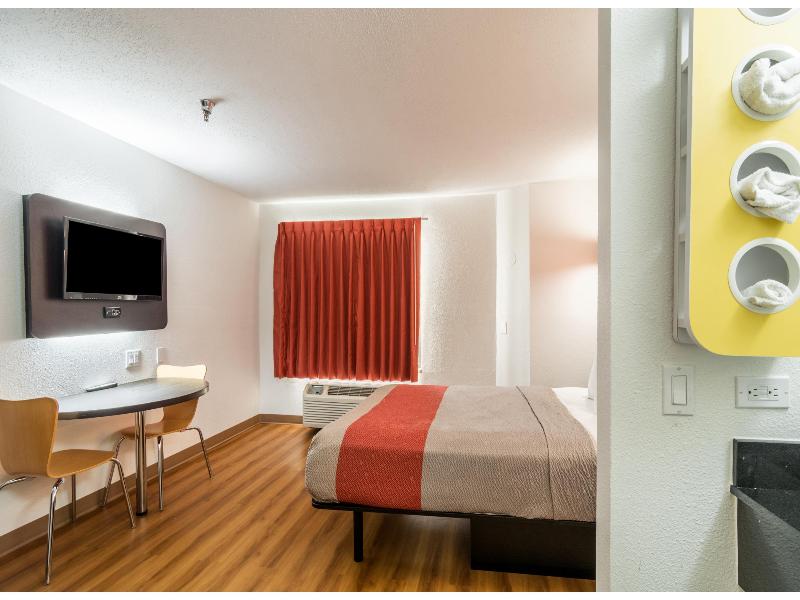 Motel 6 Harvey, Il image