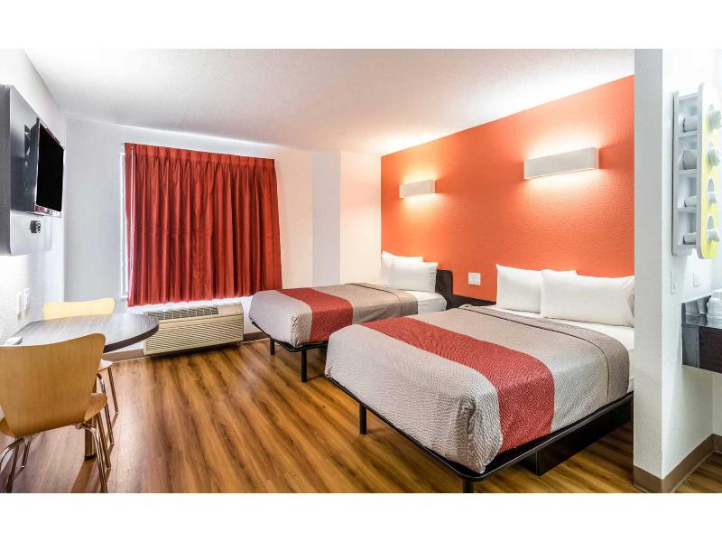 Motel 6 Harvey, Il image
