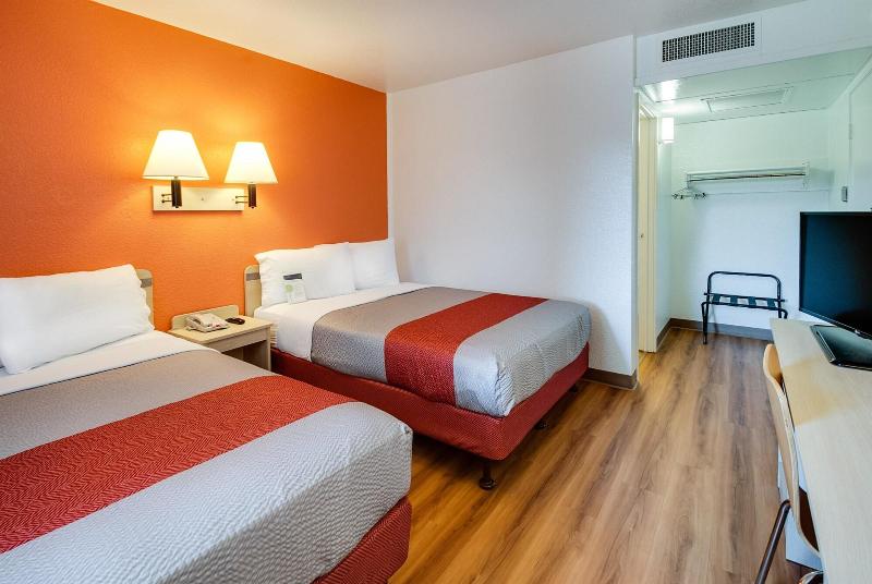 MOTEL 6 KANSAS CITY SOUTHWEST LENEXA