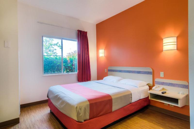 Motel 6 Owensboro image