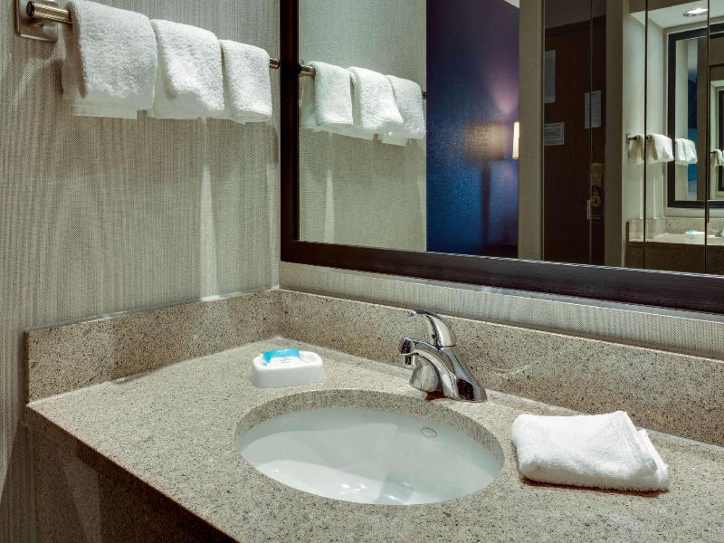 Drury Inn Suites Hayti Caruthersville image