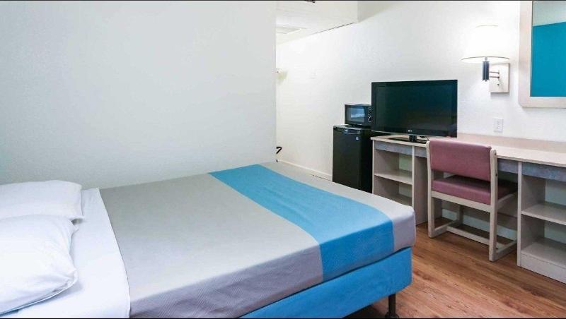 Motel 6 Green River Ut image