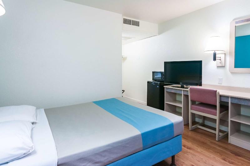 Motel 6 Green River Ut image