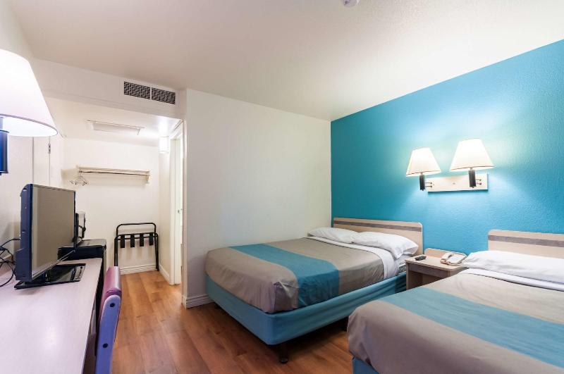 Motel 6 Green River Ut image
