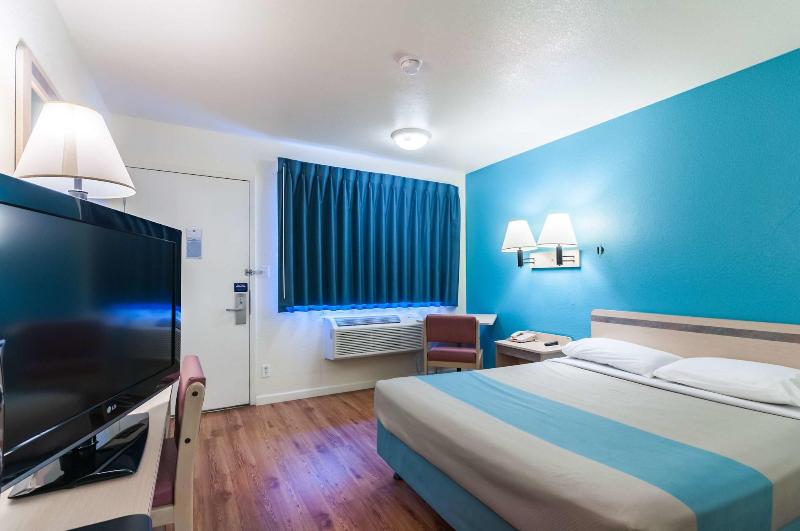 Motel 6 Green River Ut image