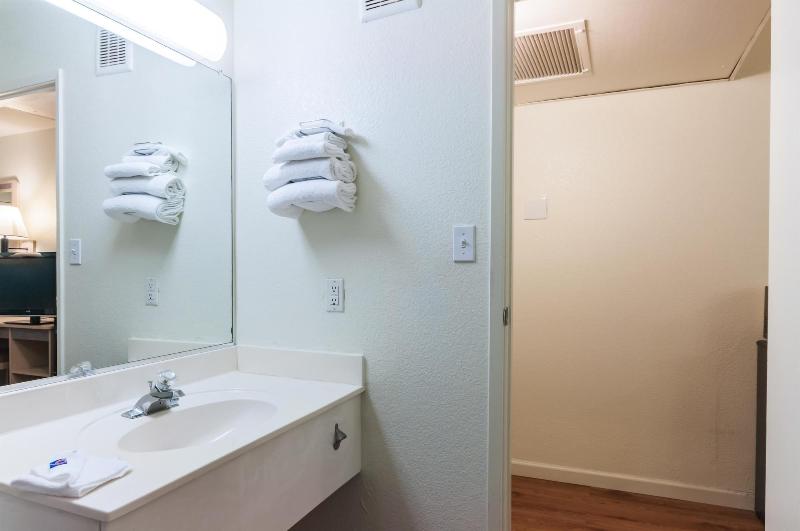 Motel 6 Green River Ut image