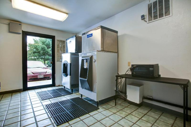 Motel 6 Elkton, MD image
