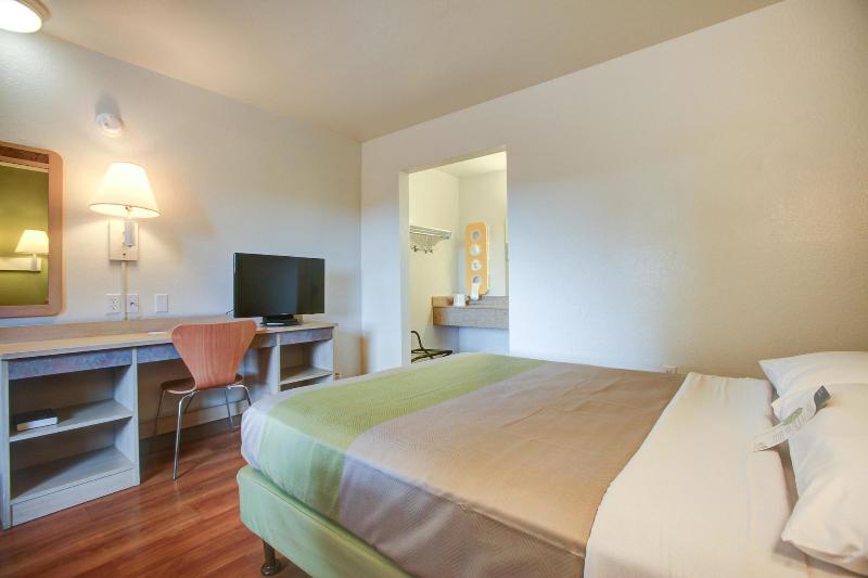 Motel 6 Elkton, MD image