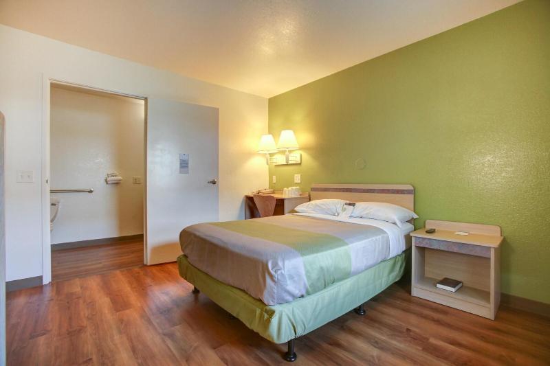 Motel 6 Elkton, MD image