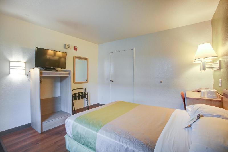 Motel 6 Elkton, MD image