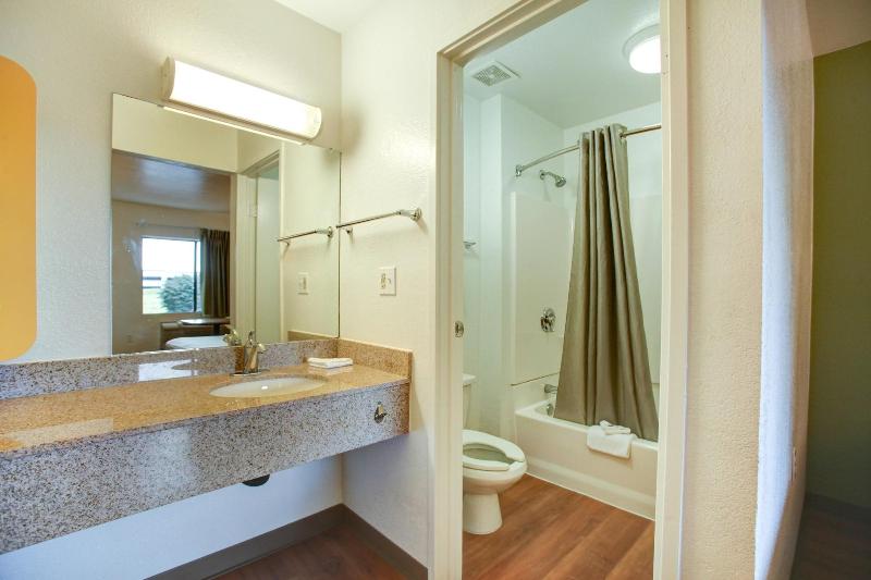 Motel 6 Elkton, MD image