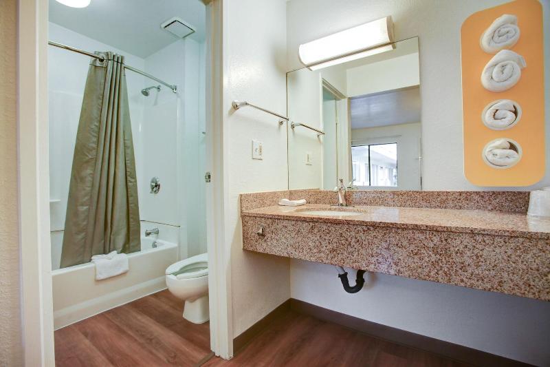 Motel 6 Elkton, MD image