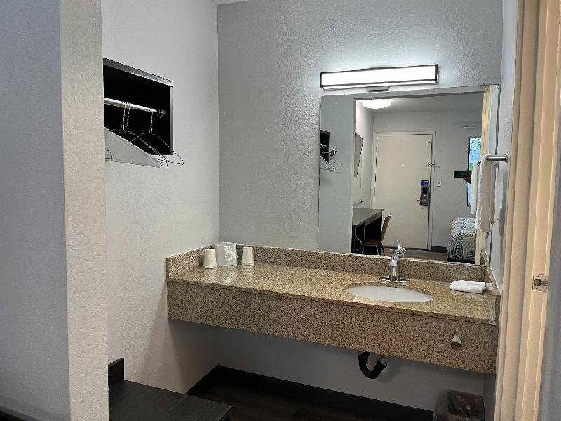Motel 6 Elkton, MD image