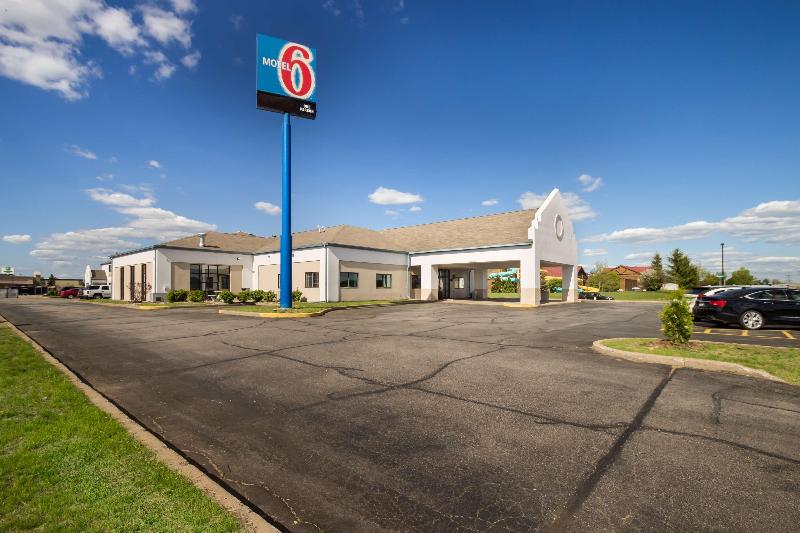 Motel 6 Rothschild image