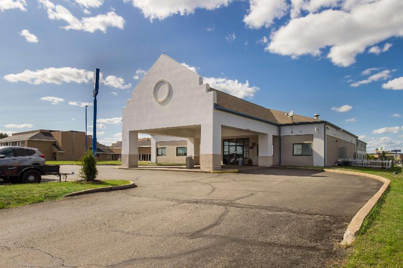 Motel 6 Rothschild image