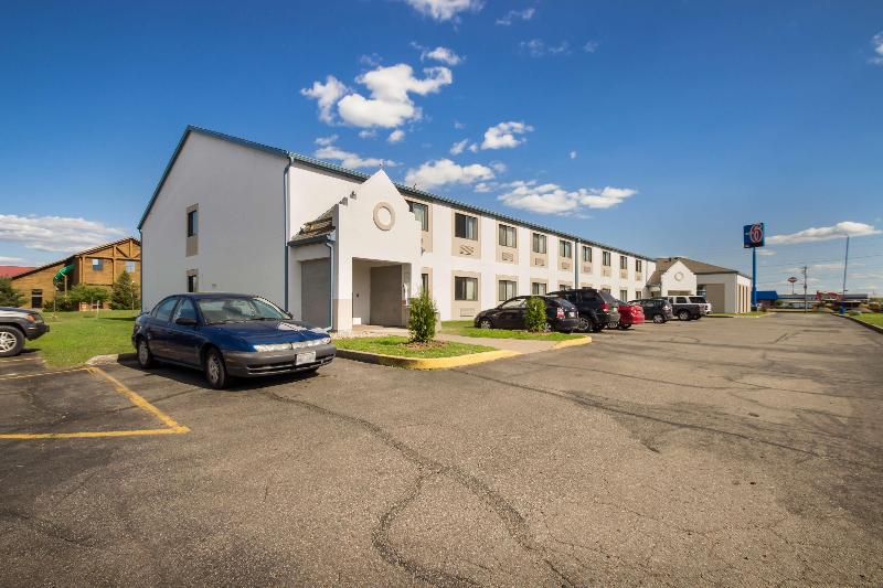 Motel 6 Rothschild image