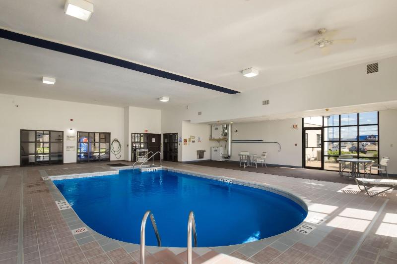 Motel 6 Rothschild image