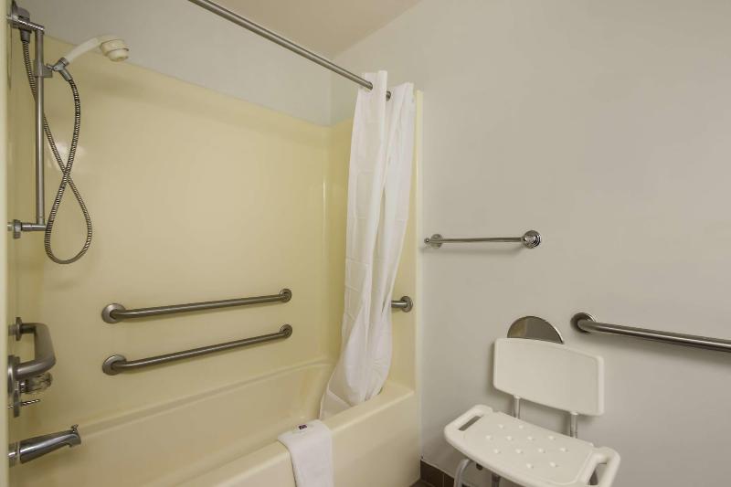 Motel 6 Rothschild image