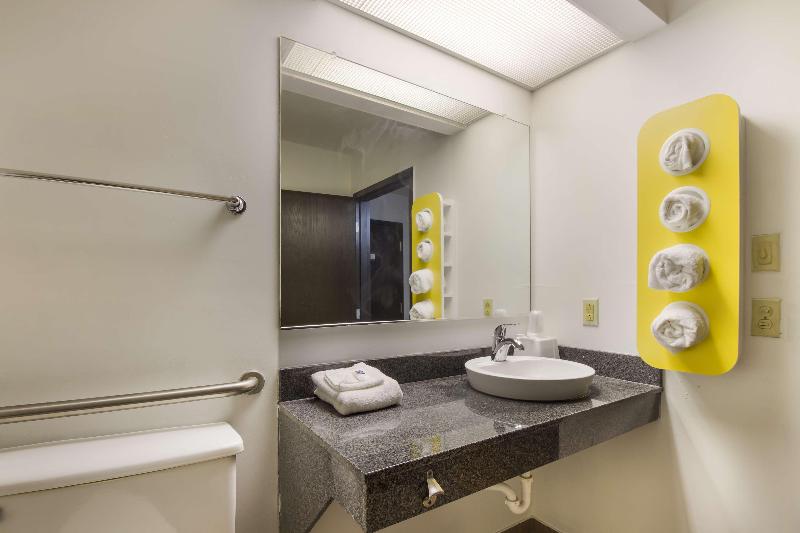 Motel 6 Rothschild image