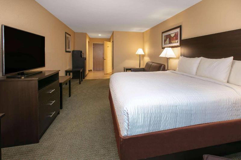 Days Inn & Suites By Wyndham Florence Jackson Area image