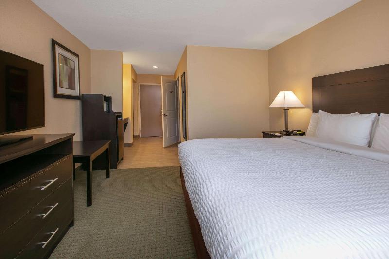 Days Inn & Suites By Wyndham Florence Jackson Area image