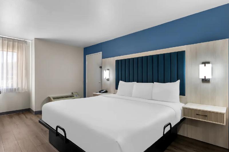 Park Inn by Radisson San Antonio - Image 6