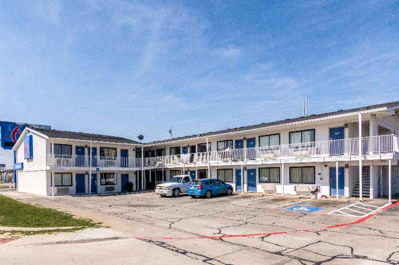 Motel 6 Ft Worth North image
