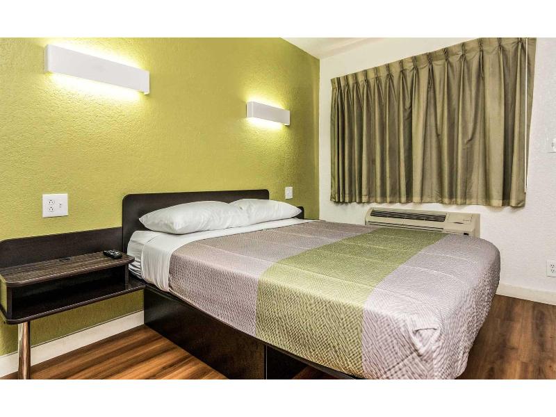 Motel 6 Fort Worth, TX - North GA image