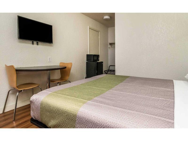 Motel 6 Fort Worth, TX - North GA image