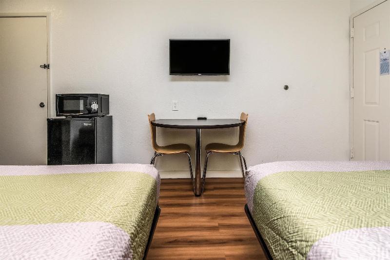 Motel 6 Ft Worth North image