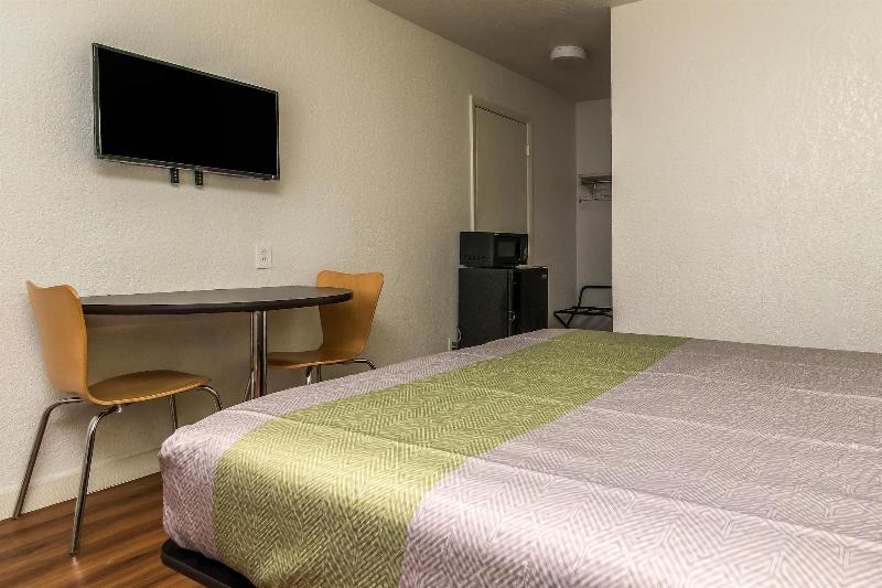 Motel 6 Ft Worth North image