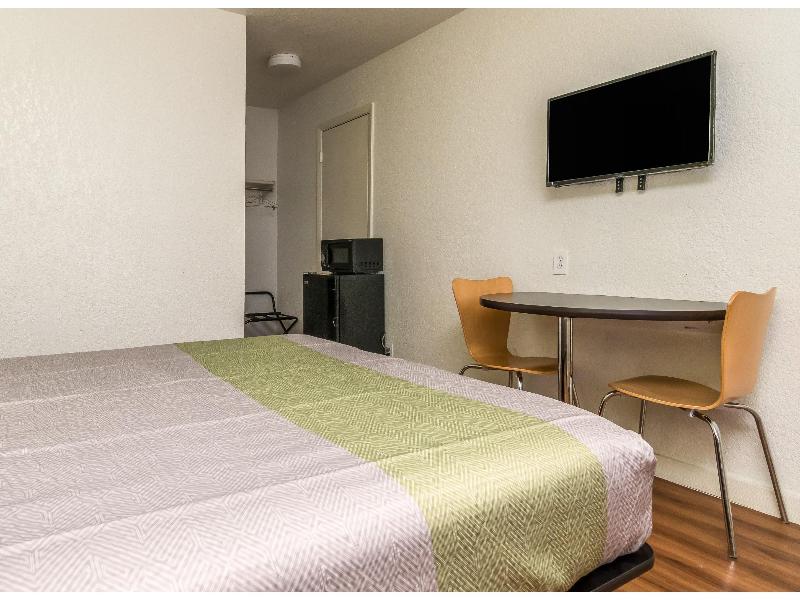 Motel 6 Fort Worth, TX - North GA image