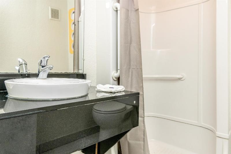 Motel 6 Ft Worth North image