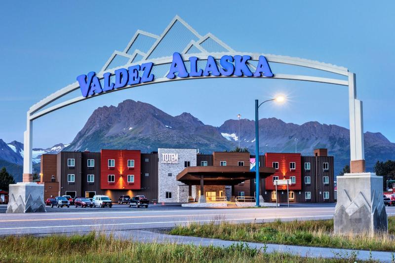 Totem Hotel And Suites