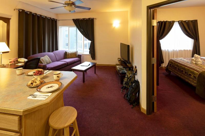 Totem Hotel And Suites — photo 25