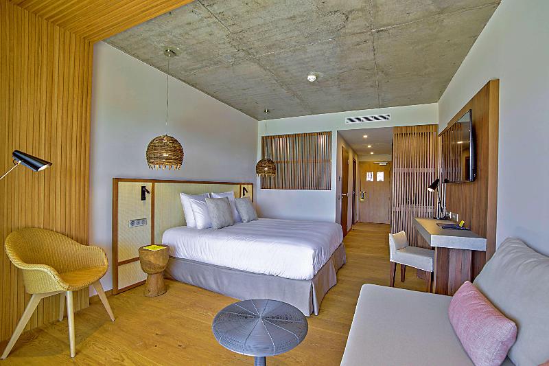 Golden Tulip Porto Vecchio image