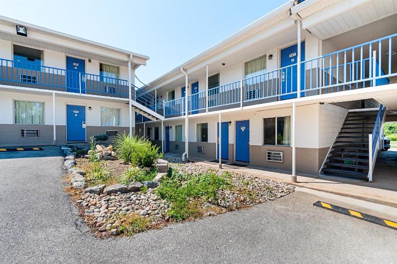 Motel 6 Charles Town Wv image