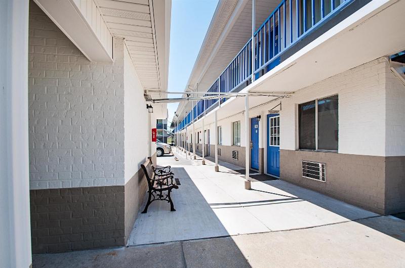 Motel 6 Charles Town Wv image