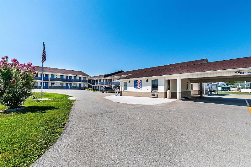 Motel 6 Charles Town Wv image