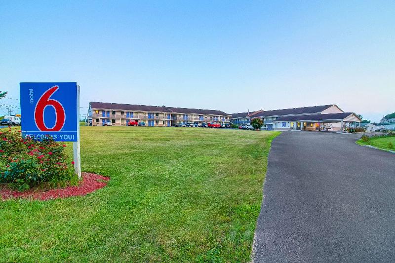Motel 6 Charles Town Wv image