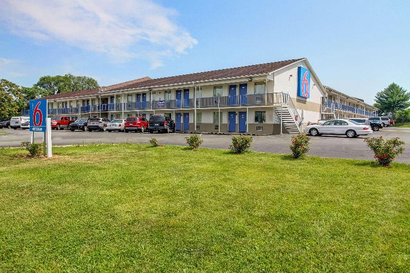Motel 6 Charles Town Wv image