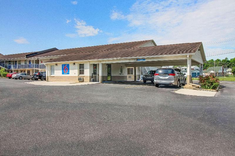Motel 6 Charles Town Wv image