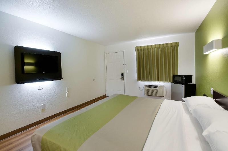 Motel 6 Charles Town Wv image