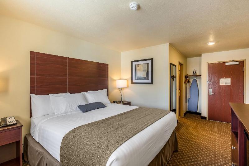 Cobblestone Inn Suites Merrill image 7