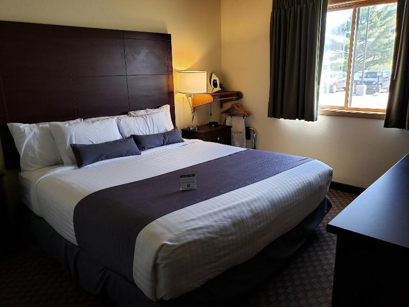 Cobblestone Inn Suites Merrill image
