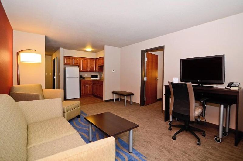 Astoria Hotel And Event Center image