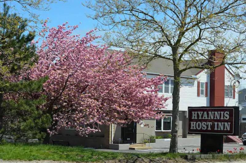 Hyannis Host Inn — general view