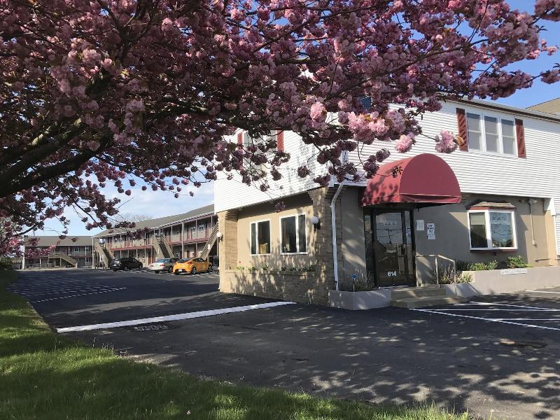 Hyannis Host Inn — general view