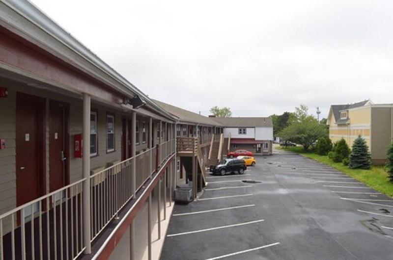 Hyannis Host Inn — general view