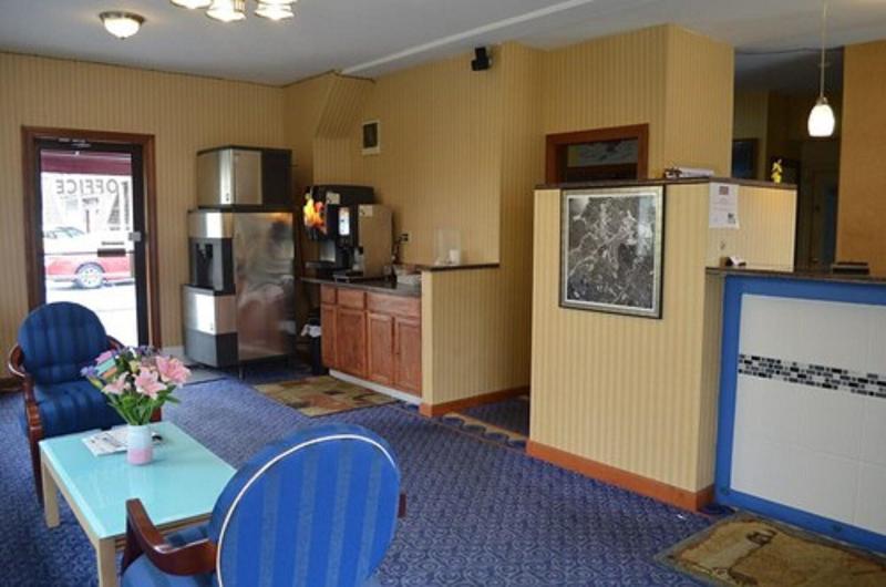 Hyannis Host Inn image